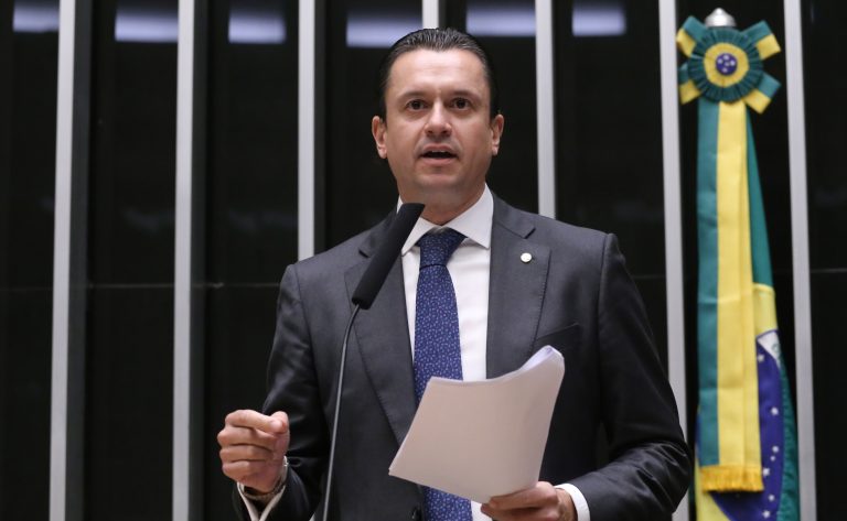Deputado Sergio Santos Rodrigues (Podemos-MG) fala no Plenário da Câmara dos Deputados