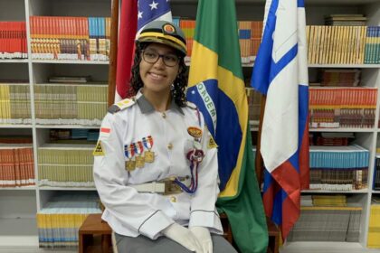 Ex-aluna do Colégio Militar da PMAM é aprovada em medicina em três vestibulares