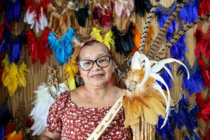 Festival de Parintins 2024: Amazonas To Go auxilia turistas na compra de acessórios e adereços artesanais