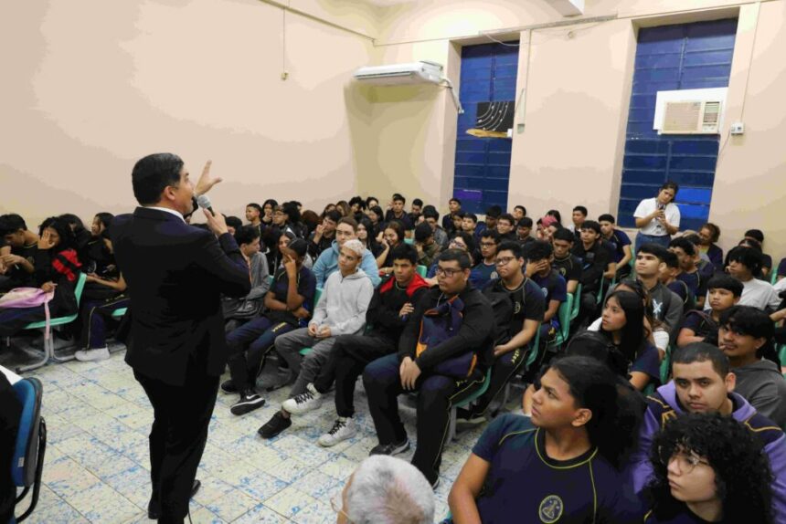 Alunos de escola estadual participam de palestra sobre “Direitos e Deveres no ECA”