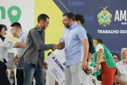 “Agora consigo realizar meu sonho”, diz aluno ao receber certificado do Ensino Médio durante o Governo Presente