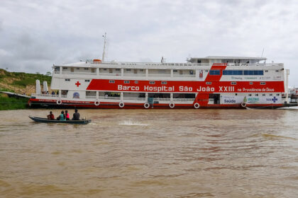 Barco Hospital São João XXIII supera expectativa de atendimentos, em expedição em parceria com a SES-AM