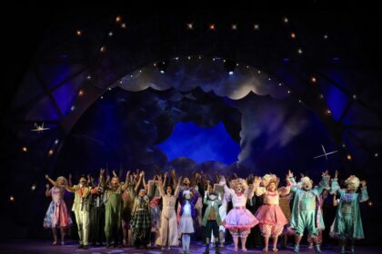 Atrações musicais no palco do Largo de Sebastião e musical no Teatro Amazonas encerram a temporada, nesta segunda-feira