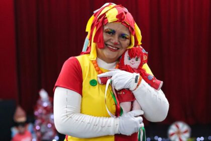 ‘Fábrica do EnvelheSer 60+’: idosos encerram ano com espetáculo que une Natal e alegrias trazidas por programa do Governo do Amazonas