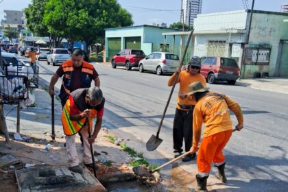 Prefeitura de Manaus realiza limpeza e desobstrução nas caixas coletoras na avenida Major Gabriel