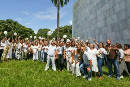 ‘Janeiro Branco’ mobiliza servidores da prefeitura, que escrevem mensagens positivas e de cuidado