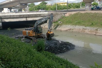 Prefeitura intensifica ações de manutenção no igarapé do 40 para evitar enchentes e melhorar a qualidade de vida da população