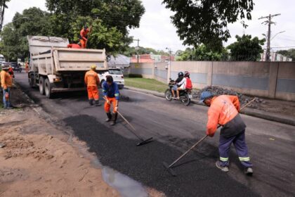 Prefeitura de Manaus executa serviços de recuperação asfáltica no bairro São José 