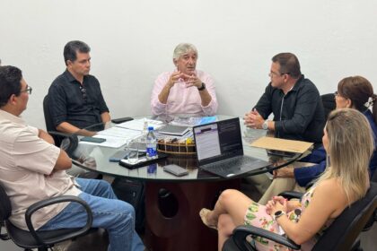 Prefeitura de Manaus tem reunião para alinhar concessão para uso da antiga sede dos Correios no Centro