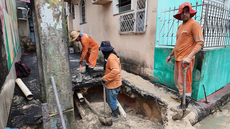 Prefeitura de Manaus trabalha na recuperação da rede de drenagem profunda em beco do bairro Coroado