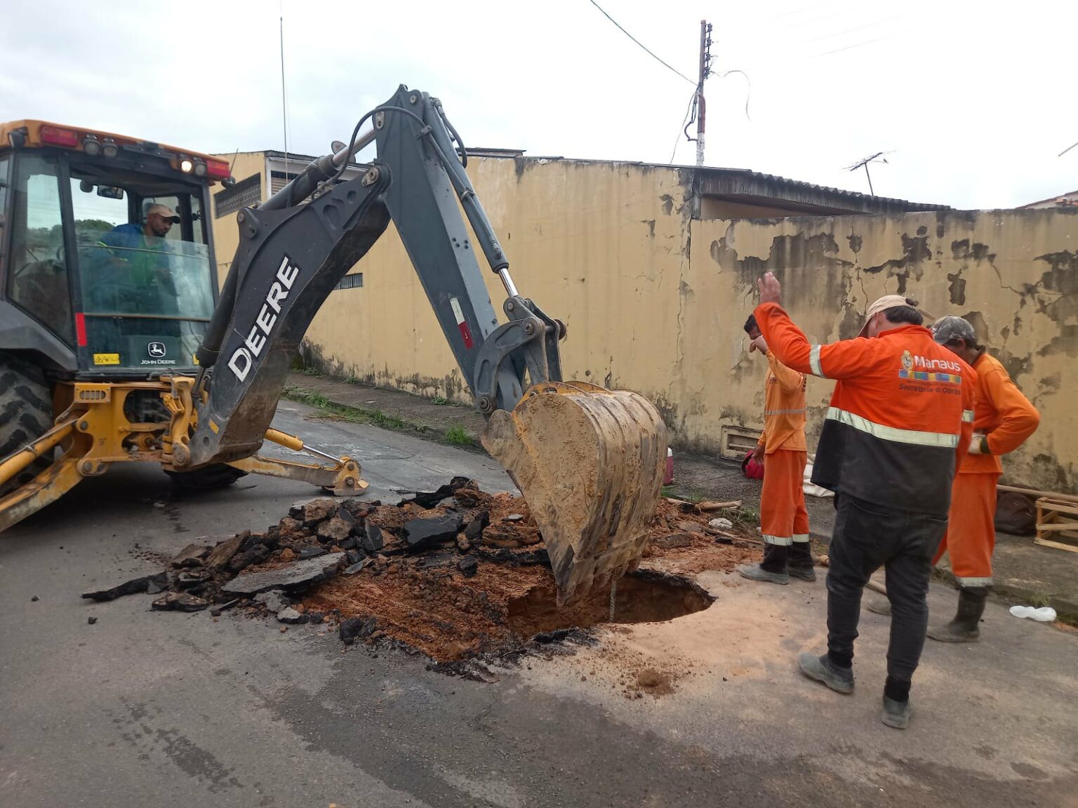 Prefeitura de Manaus atua na recuperação de redes de drenagem no bairro Dom Pedro