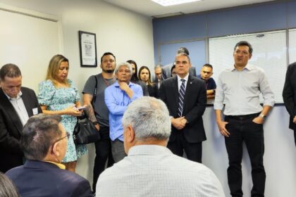 Comandante Dan conduz reunião e audiência em favor da data-base