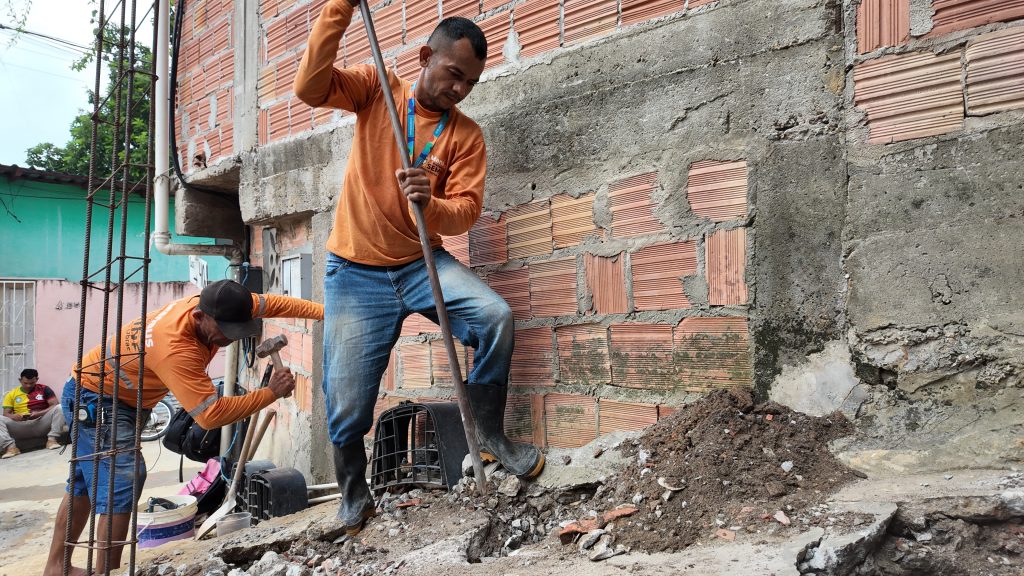 Prefeitura de Manaus recupera rede de drenagem profunda no bairro Colônia Oliveira Machado
