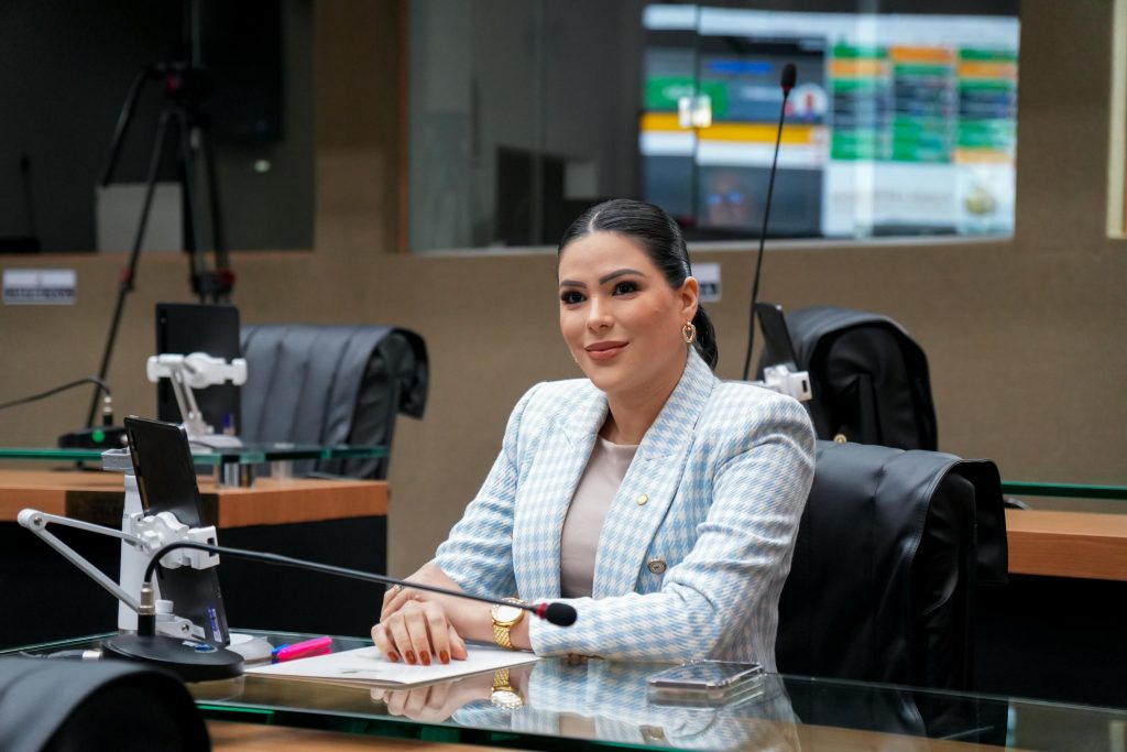Deputada Mayra Dias conquista aprovação de PL que cria Estatuto para pacientes com doenças raras no Amazonas Deputada Mayra Dias conquista aprovação de PL que cria Estatuto para pacientes com doenças raras no Amazonas