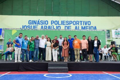 Deputado João Luiz entrega com governador Wilson Lima equipamentos para pescadores de Iranduba, por meio de emenda parlamentar