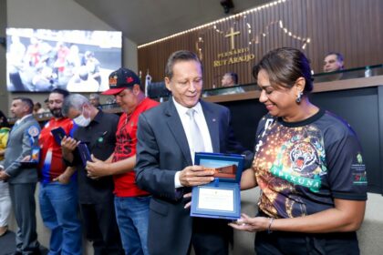 Em homenagem às escolas de samba, Adjuto Afonso destaca o papel do Carnaval para a economia do Estado
