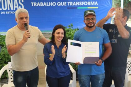 Governo do Amazonas entrega crédito rural e cartas de anistia de débito a produtores rurais de Novo Airão