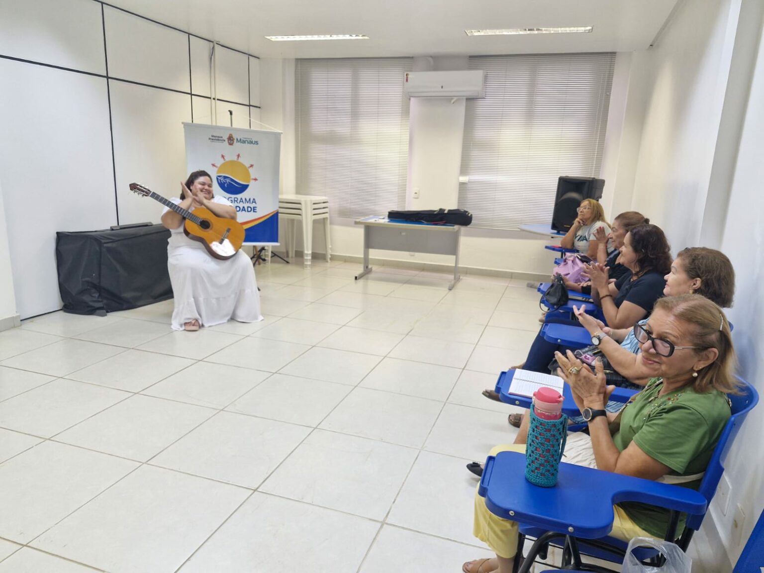 Aposentados iniciam sessões de musicoterapia em agenda de bem-estar ofertada pela Manausprev