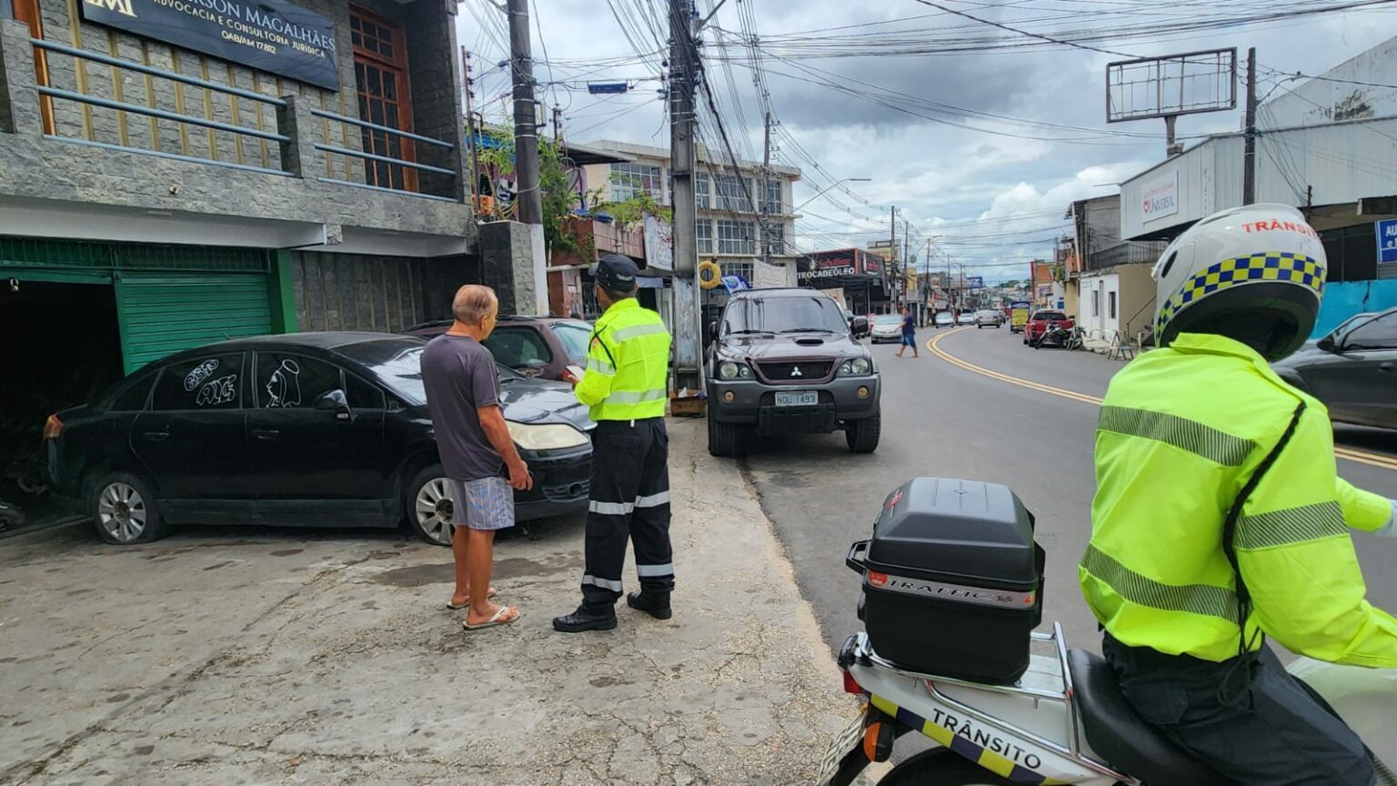 Operação ‘Calçada Livre’ autua 18 veículos na zona Norte