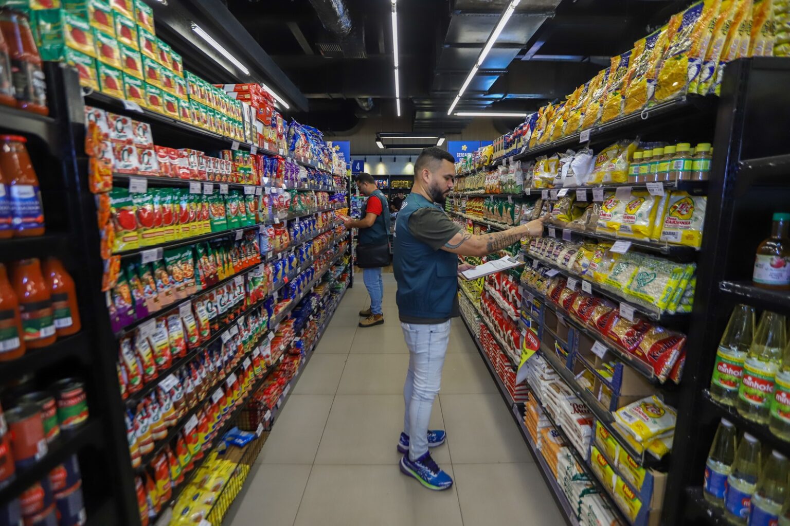Procon Manaus divulga pesquisa de preços da cesta básica 2025