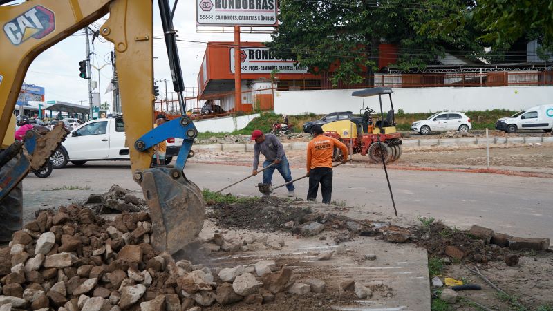 Prefeitura de Manaus avança nos serviços de intervenção viária na rua São Judas Tadeu com avenida Max Teixeira