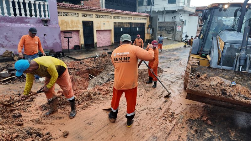 Prefeitura de Manaus recupera rede de drenagem rompida no bairro Alvorada