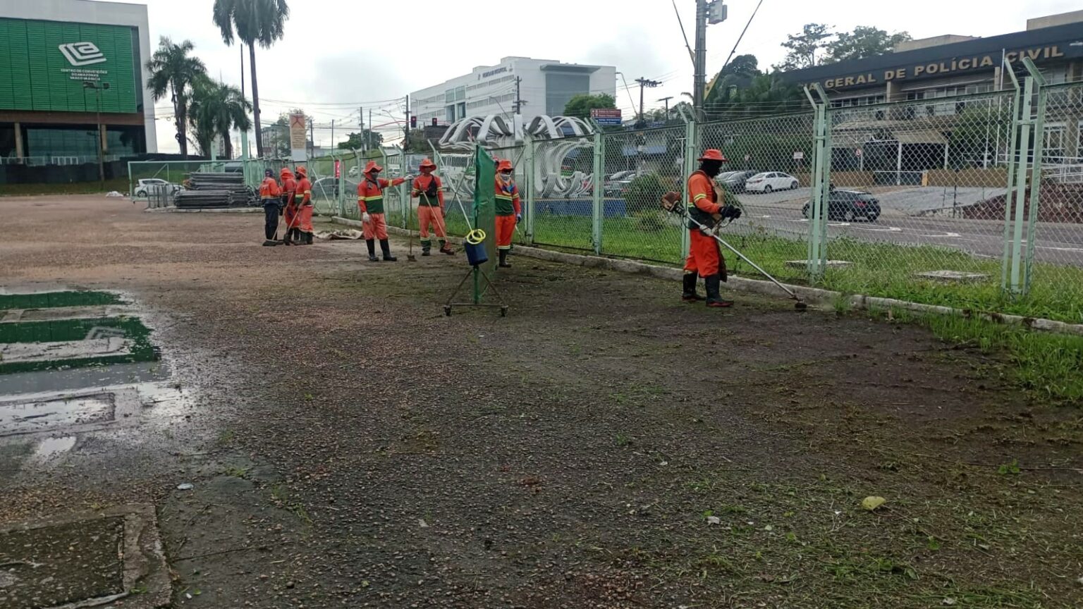 Prefeitura reforça limpeza no sambódromo