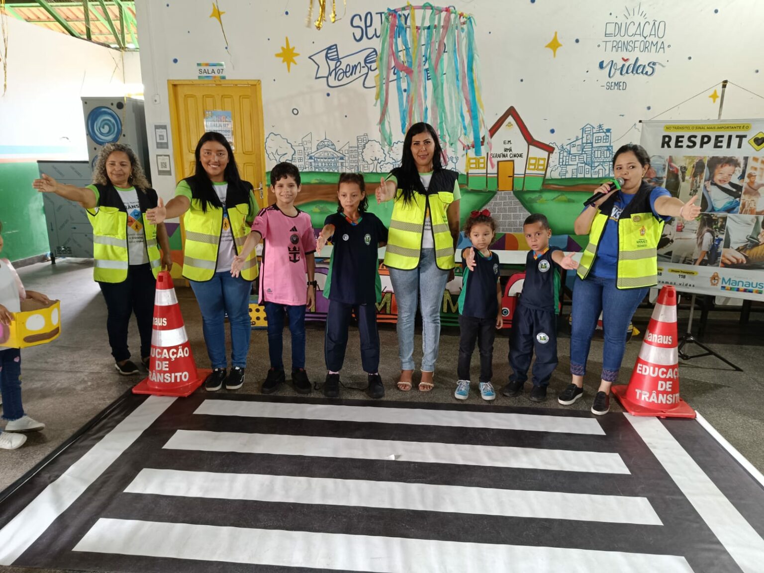 Educação para o trânsito em escola do Tarumã