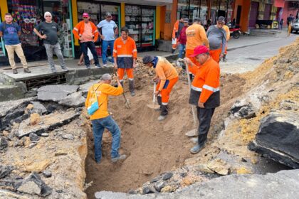 Interdição em rua do Tancredo Neves para recuperar rede de drenagem