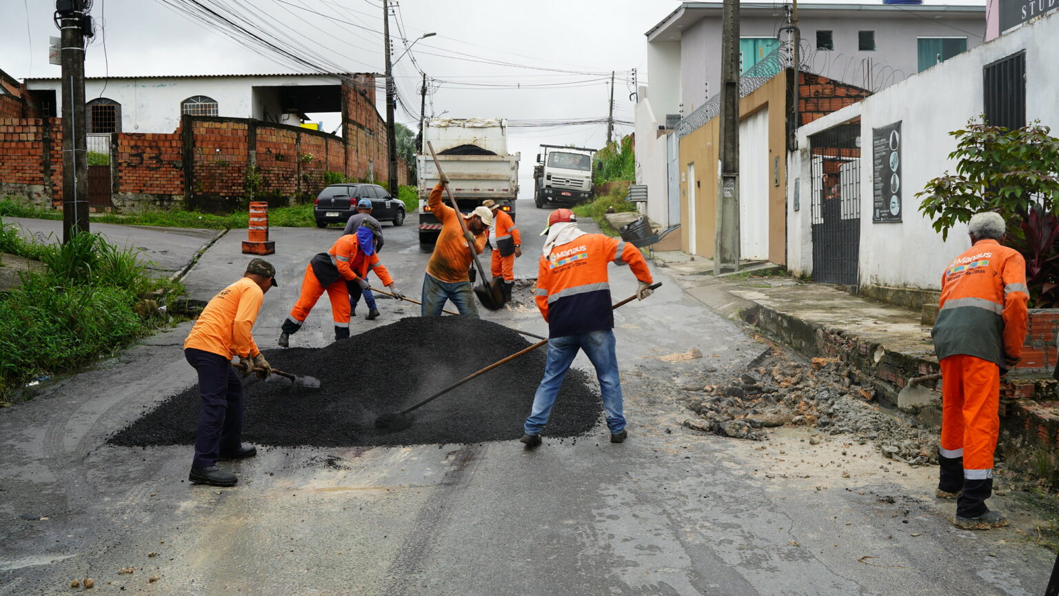 PMM recupera trecho do bairro Flores com os serviços de asfalto