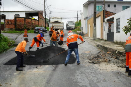 PMM recupera trecho do bairro Flores com os serviços de asfalto