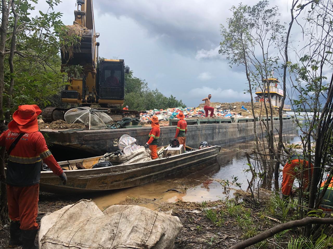 Prefeitura intensifica limpeza nas praias e comunidades ribeirinhas