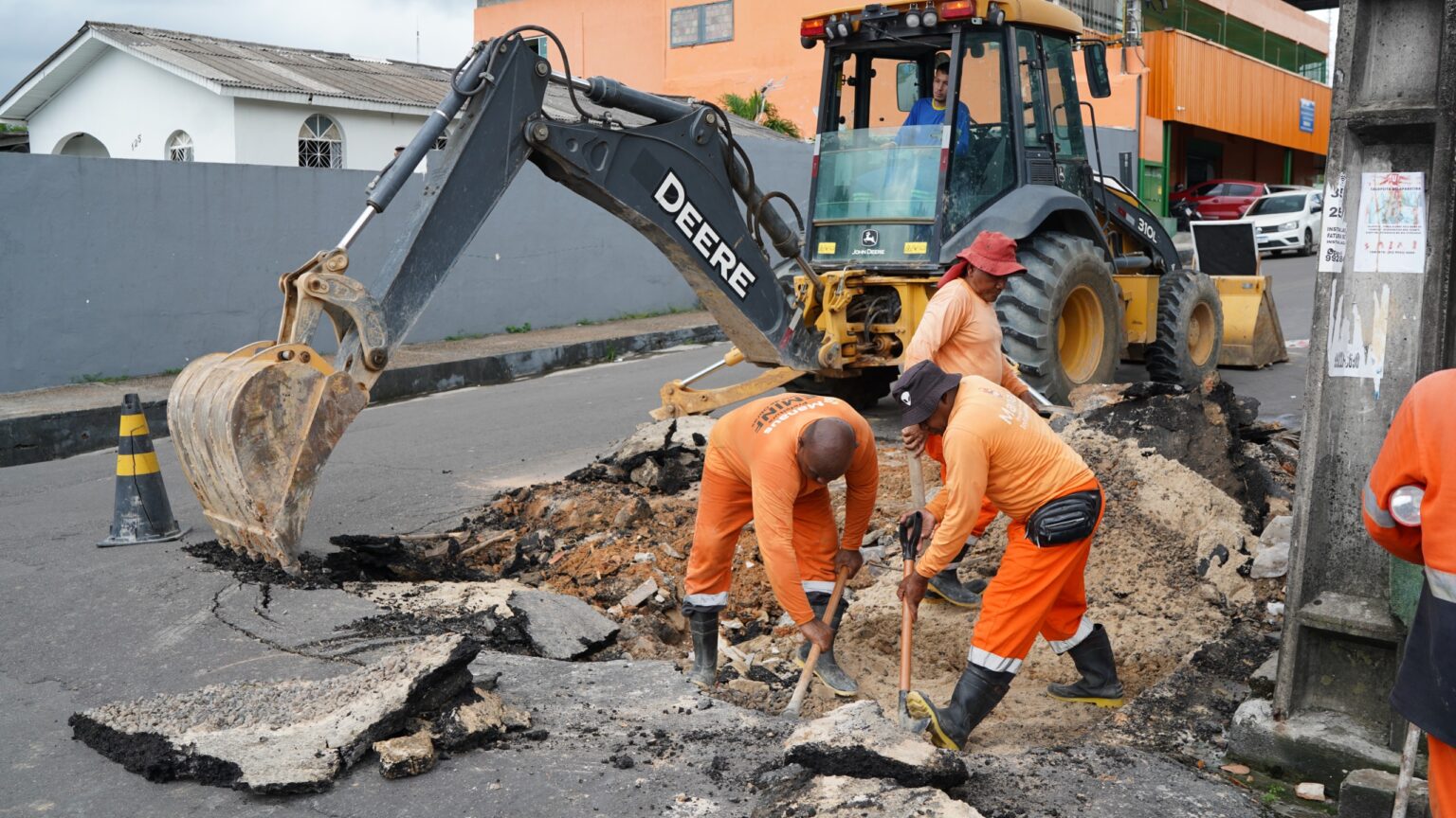 PMM executa recuperação asfáltica na avenida Pedro Teixeira