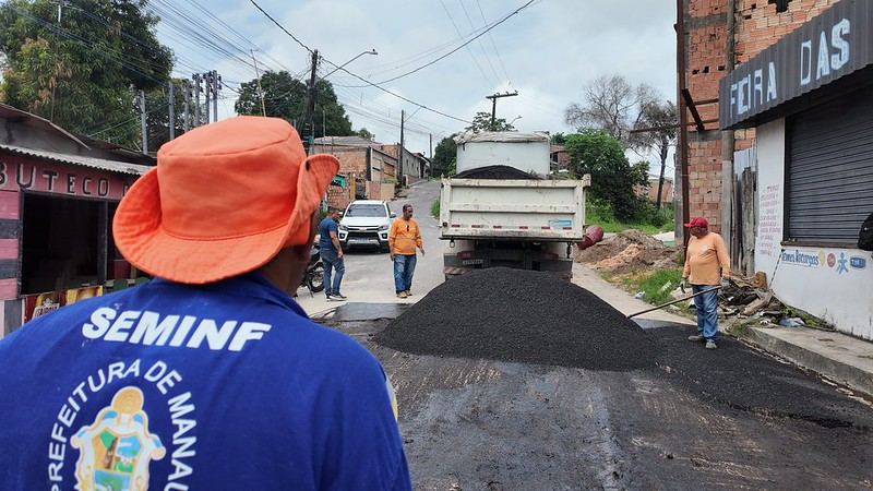 Prefeitura de Manaus retorna em trecho do bairro Grande Vitória para realizar serviços de recuperação asfáltica