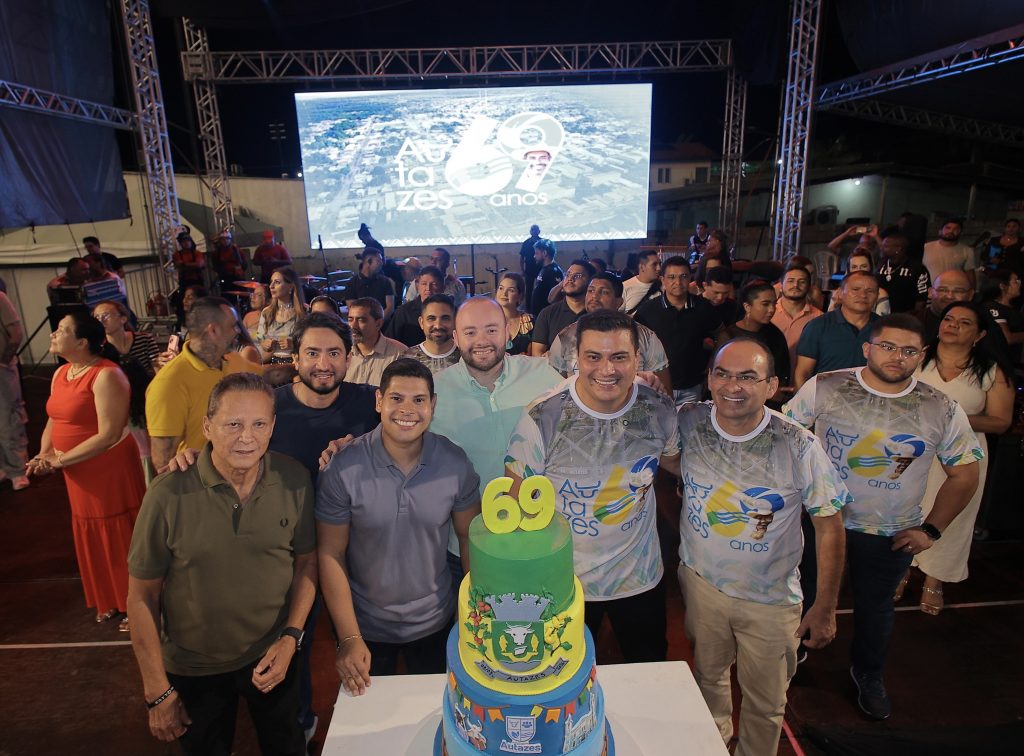 Adjuto Afonso participa de aniversário e parabeniza Autazes pelos seus 69 anos