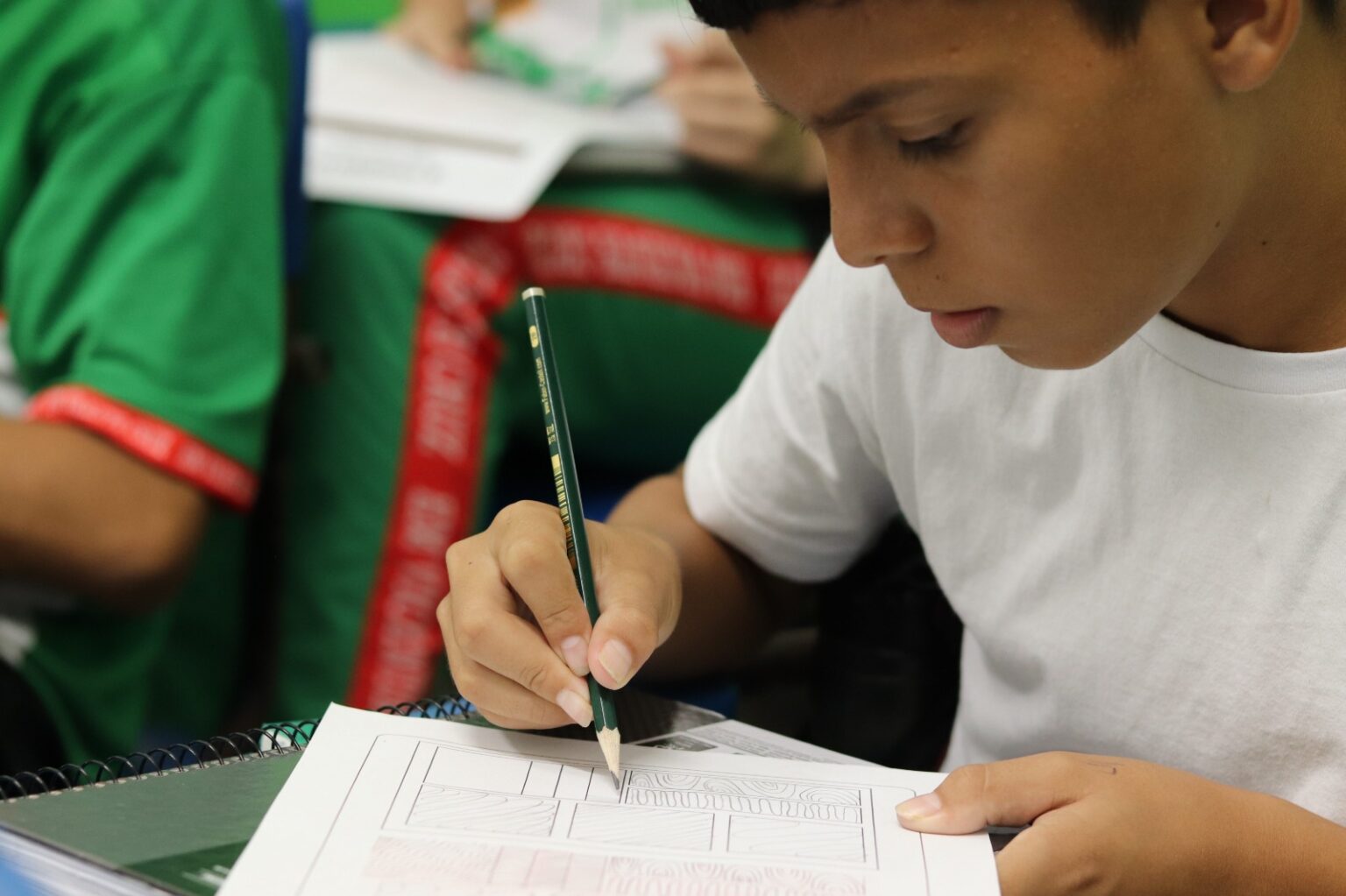 Projeto ‘Aprendendo a Desenhar’ leva educação artística a escolas da zona Norte