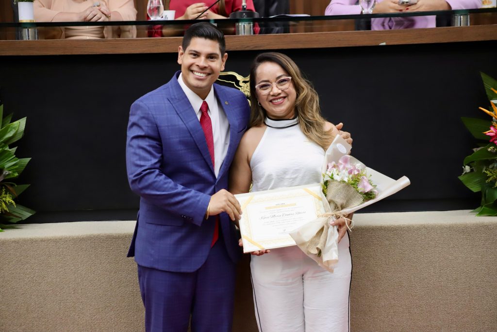 Deputado Mário César Filho homenageia prefeita de Nhamundá, Marina Pandolfo, e prefeita de Anamã, Kátia Dantas