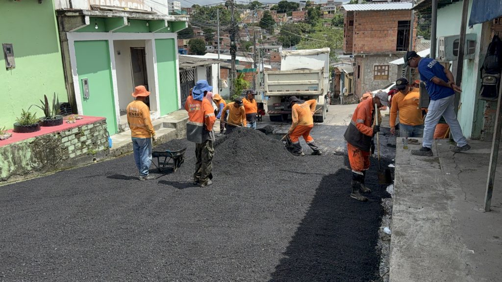 Serviços de recapeamento na comunidade Gustavo Nascimento