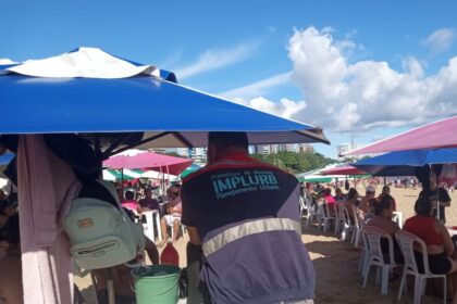 Prefeitura reforça proibição de garrafas de vidro na praia da Ponta Negra