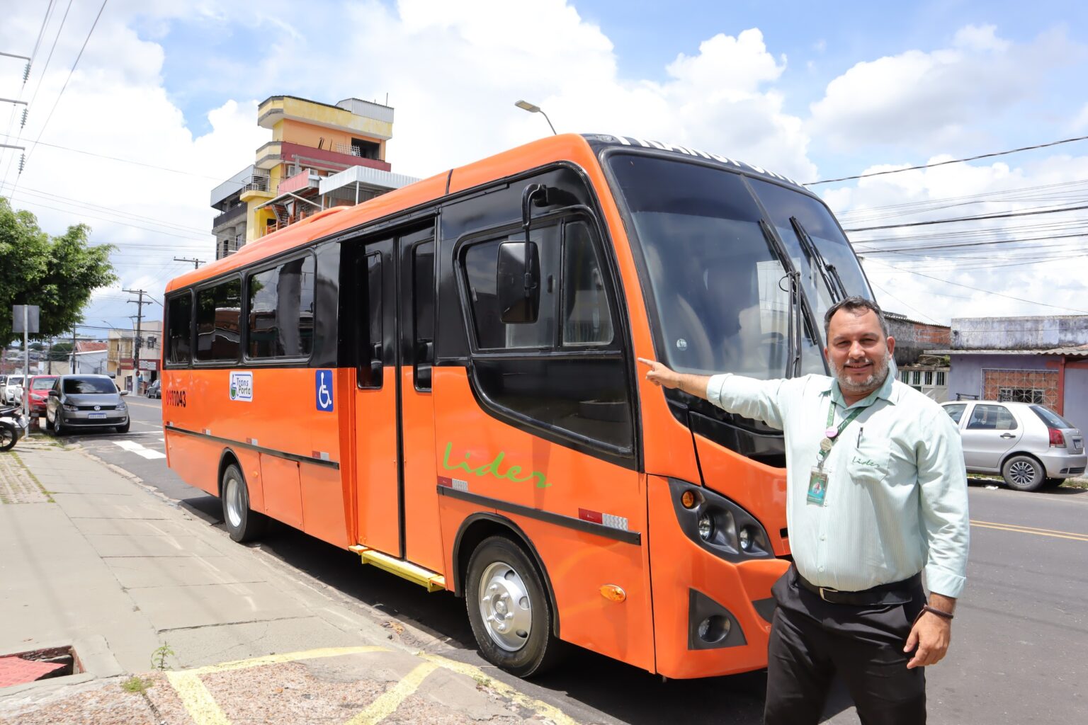 Prefeitura recebe novo ônibus para o serviço ‘TransPorta’