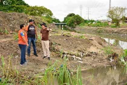 Limpeza e desobstrução de igarapés em resposta às fortes chuvas