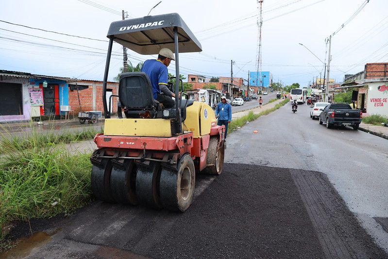 Prefeitura de Manaus realiza obra de recuperação asfáltica no Viver Melhor
