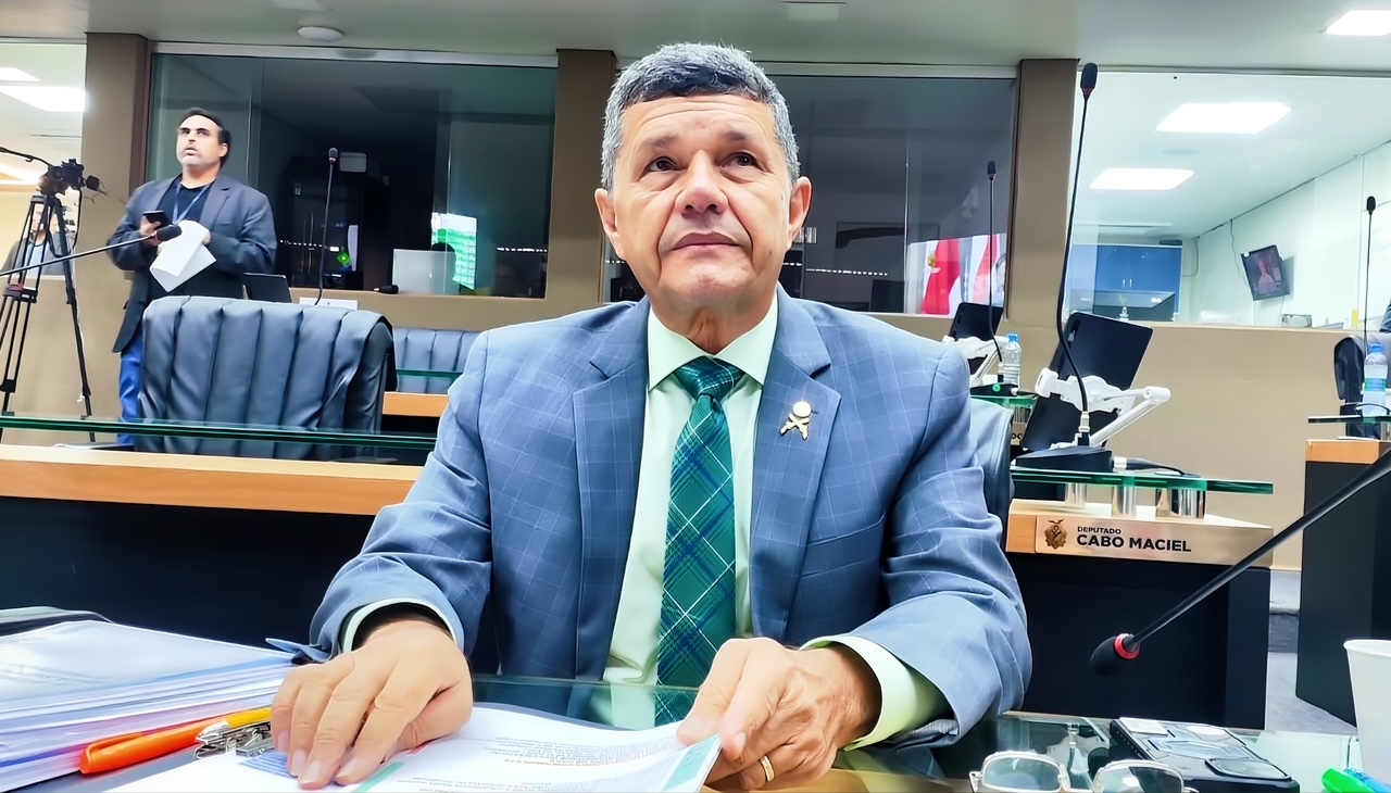 Comandante Dan propõe emenda coletiva em favor dos afetados pela enchente Comandante Dan propõe emenda coletiva em favor dos afetados pela enchente