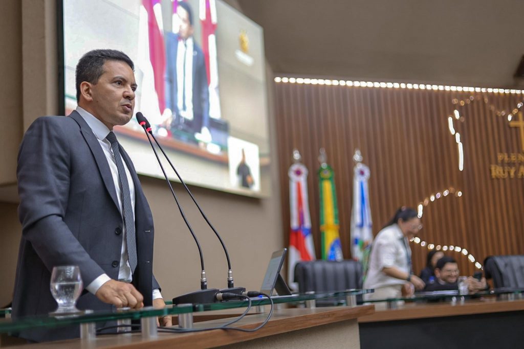 Delegado Péricles trabalha para destravar o pagamento do Auxílio Fardamento dos policiais militares do Amazonas