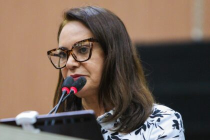 No Dia Mundial da Educação, Professora Jacqueline cobra atualização do Plano de Carreira dos professores municipais