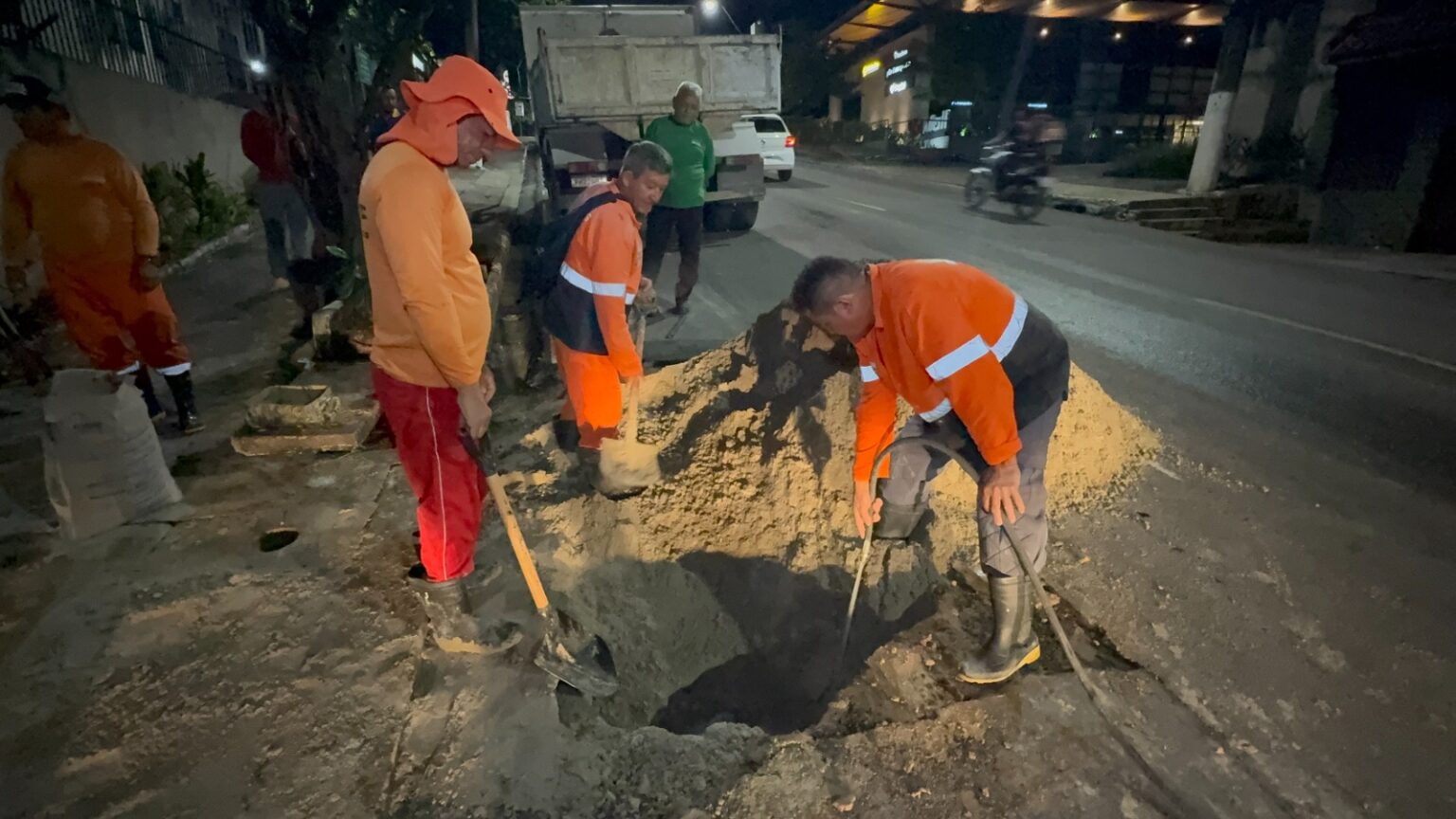 Serviços em plantão noturno em vias de grande fluxo da capital