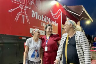 PMM proporciona cinema itinerante para idosos do Dr. Thomas