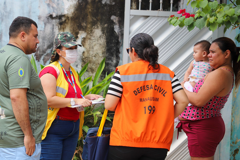 Prefeitura de Manaus realiza atendimento e cadastro de famílias afetadas pelas fortes chuvas na zona Oeste