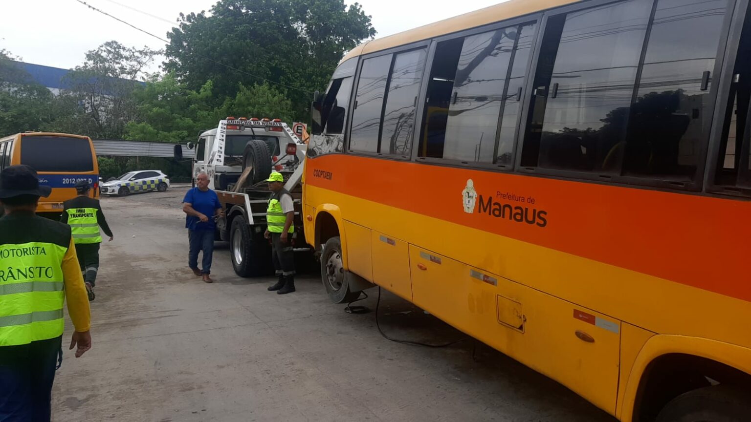 Prefeitura apreende micro-ônibus de motorista com CNH suspeita de ser falsa