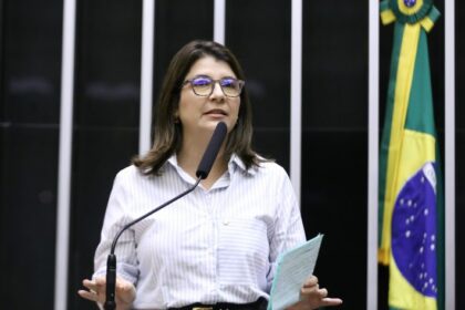 Comissão aprova proposta que cria política de atendimento a brasileiras emigrantes em repartições consulares